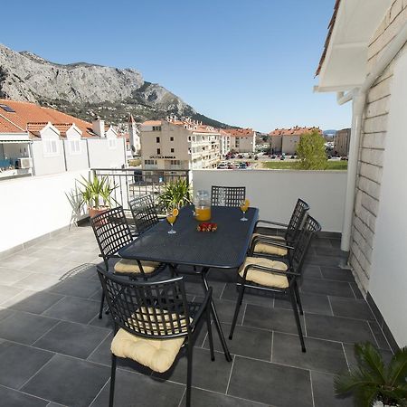 Cherry Omis Exterior photo