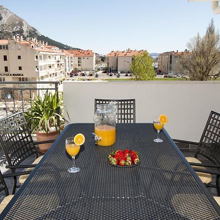 Cherry Omis Exterior photo