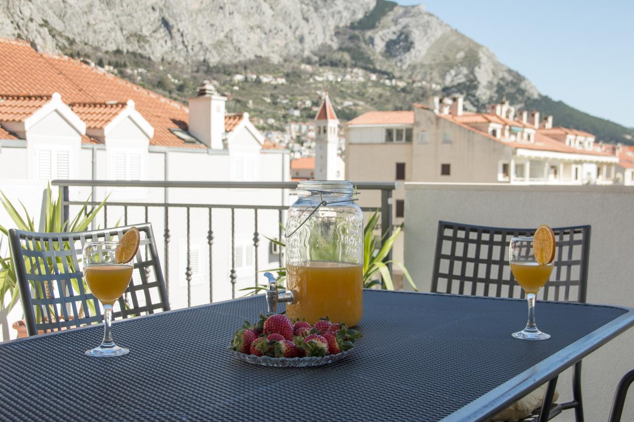 Cherry Omis Exterior photo