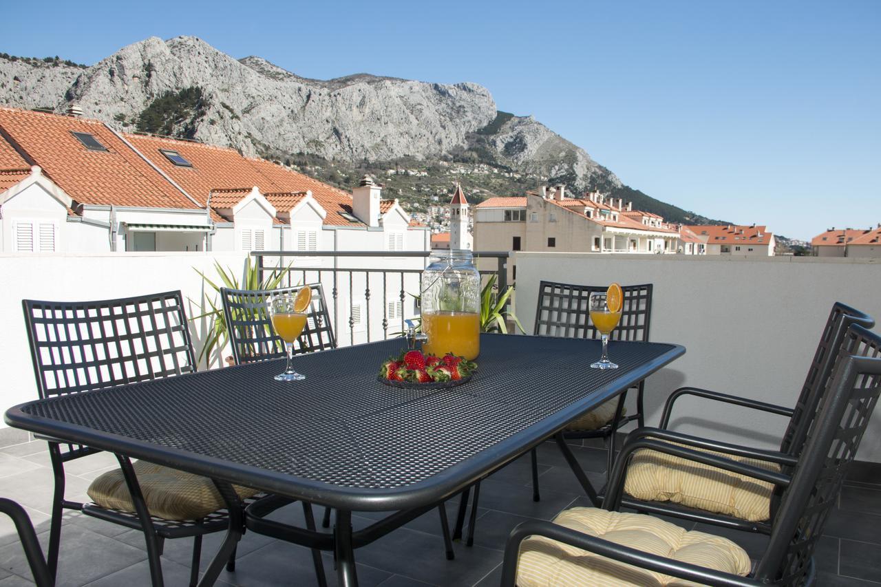 Cherry Omis Exterior photo