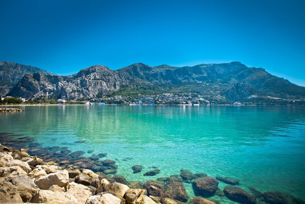 Cherry Omis Exterior photo